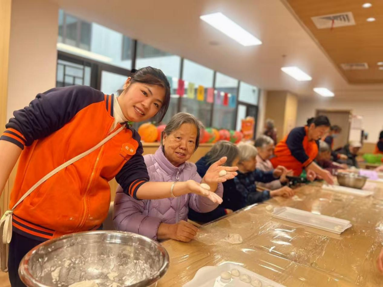 阿默元宵会，暖心逛集市