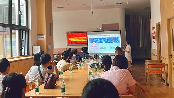 中南大学湘雅三医院神经内科团队科普义诊走进长沙阿默认知症照护中心